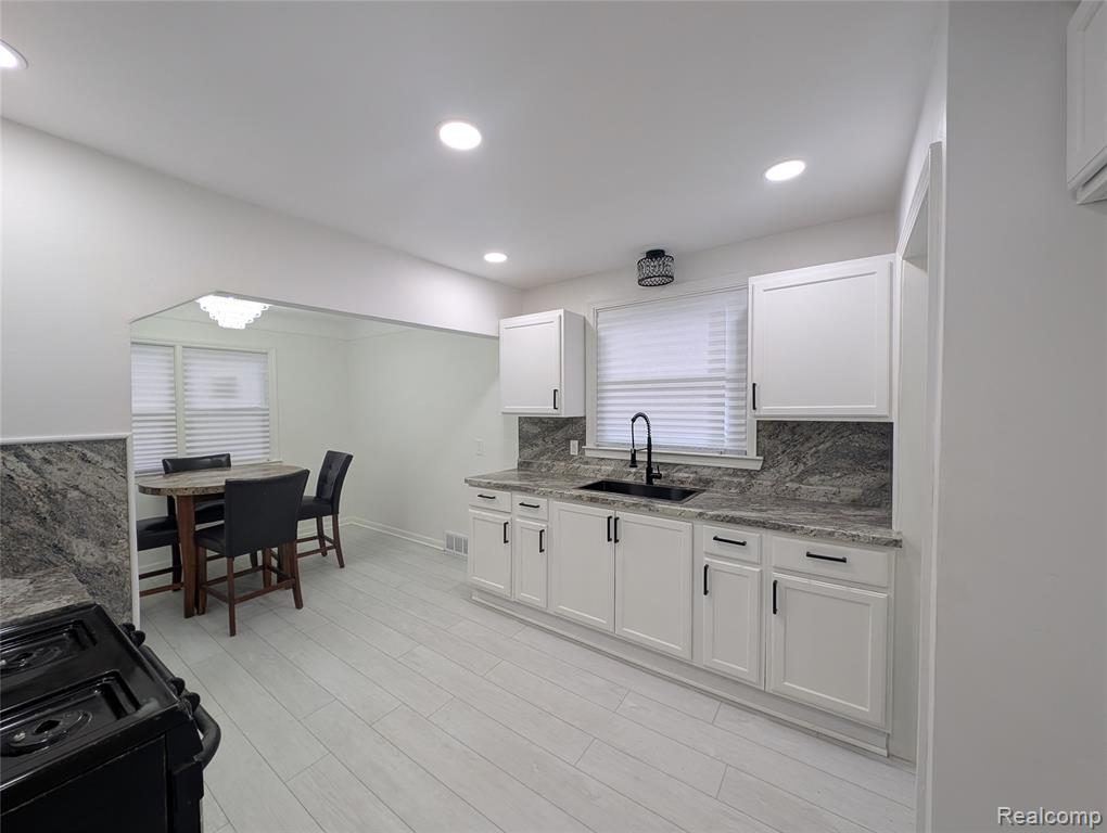 8459 Pierson Street, Detroit, MI 48228 — Photo 11