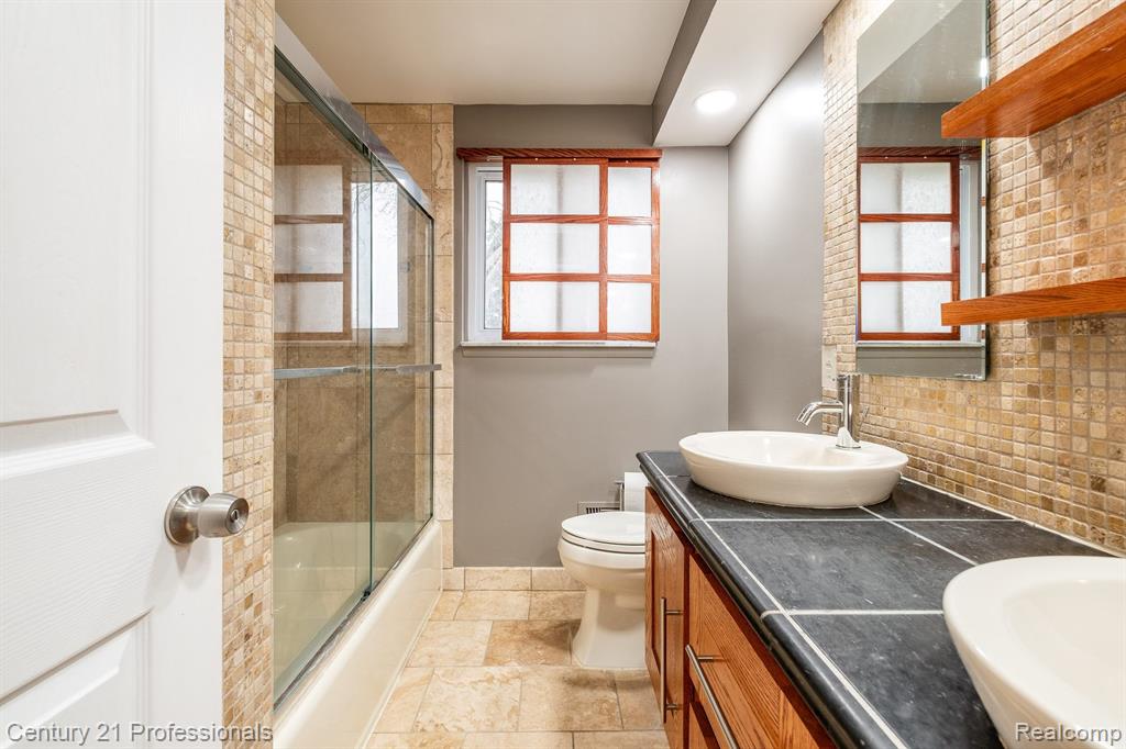 4256 BIEBER Drive, Sterling Heights, MI 48310 — Photo 28