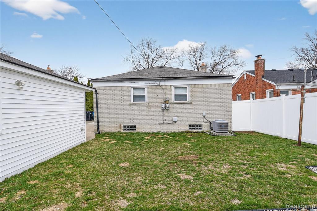 830 Mapleknoll Avenue, Madison Heights, MI 48071 — Photo 33