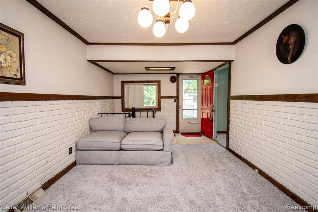 6903 Dandison Boulevard, West Bloomfield, MI 48324 — Photo 10