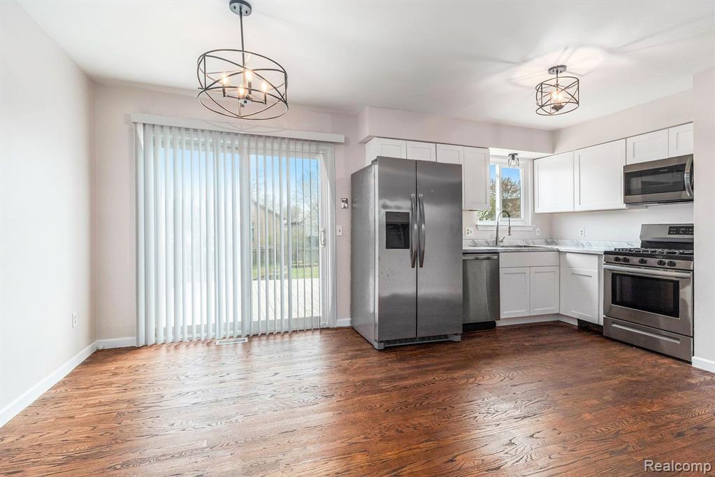 43461 Stuart Ct, Canton, MI 48187 — Photo 6