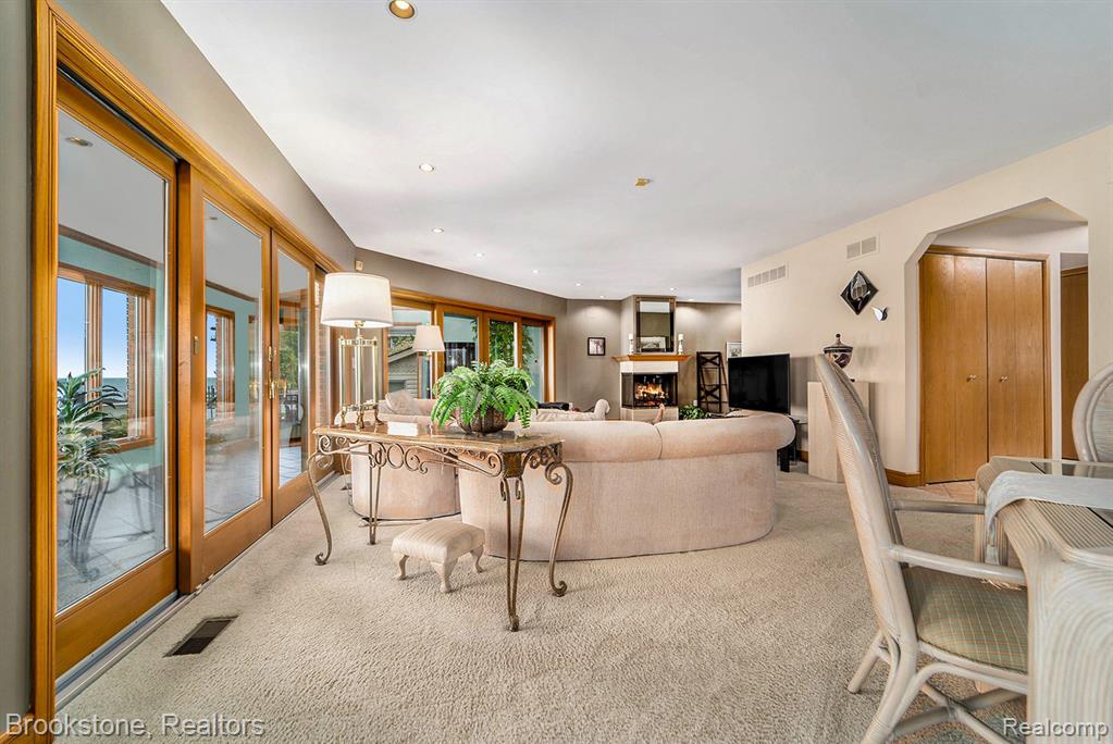 32315 N River Road, Harrison Township, MI — Photo 11