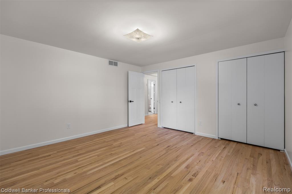 5890 Pinecroft Drive, West Bloomfield, MI — Photo 23