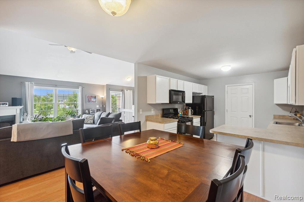 1012 SHIAWASSEE Circle, Howell, MI 48843 — Photo 14