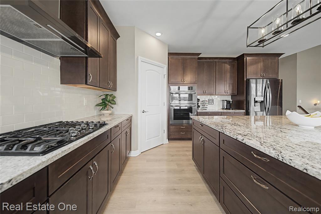 8370 Grist Mill Drive, Fenton, MI 48430 — Photo 13