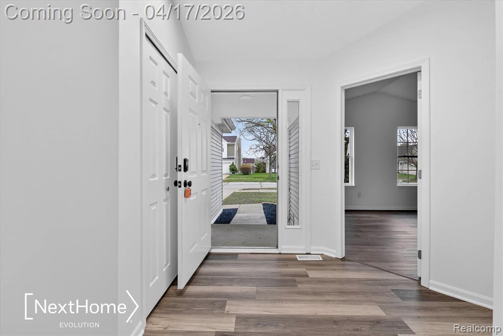 321 Oxford Court, Belleville, MI 48111 — Photo 3