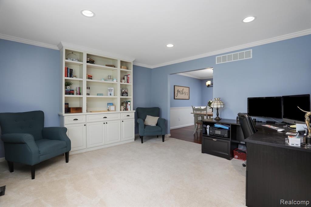 601 LAKE FOREST Road, Rochester Hills, MI 48309 — Photo 6