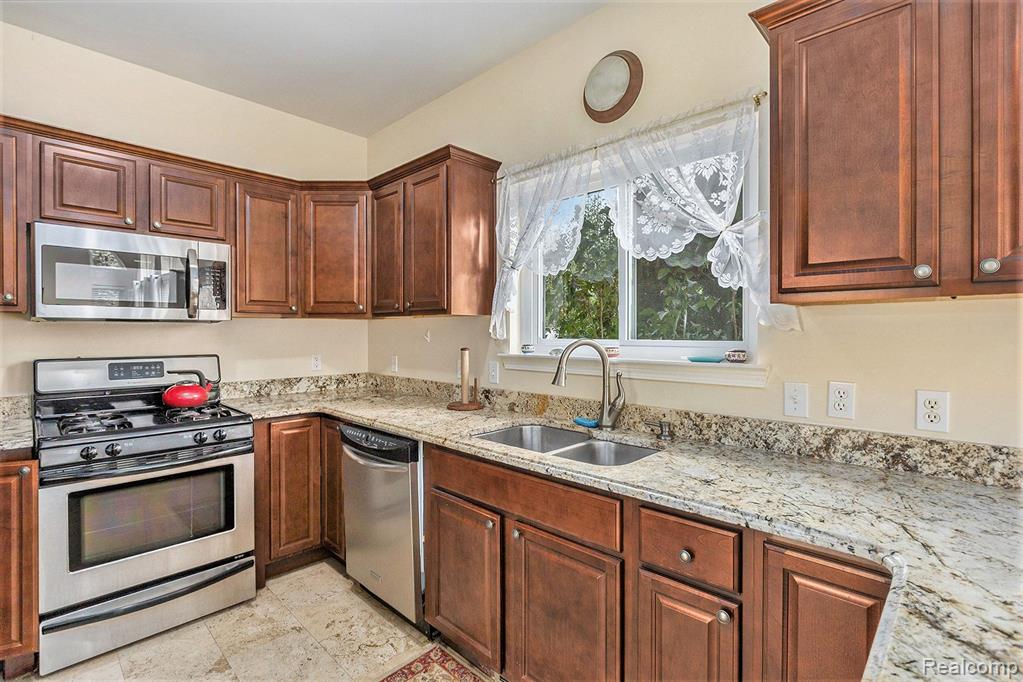 7346 HOGAN Drive, Ypsilanti, MI 48197 — Photo 7