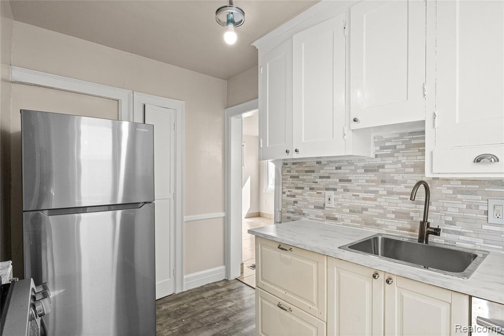 5061 Curtis Street, Dearborn, MI 48126 — Photo 9