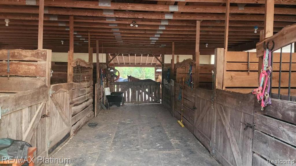 2025 W Rose Center Road, Holly, MI 48442 — Photo 16