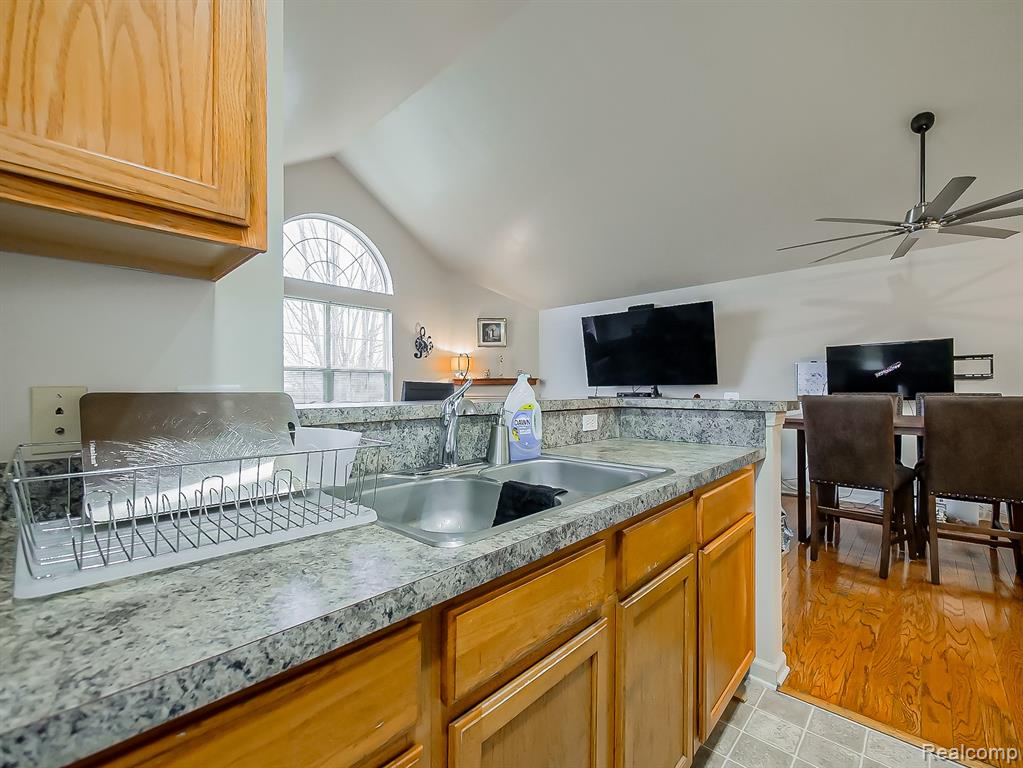 23461 Williamsburg Circle, Woodhaven, MI 48183 — Photo 6