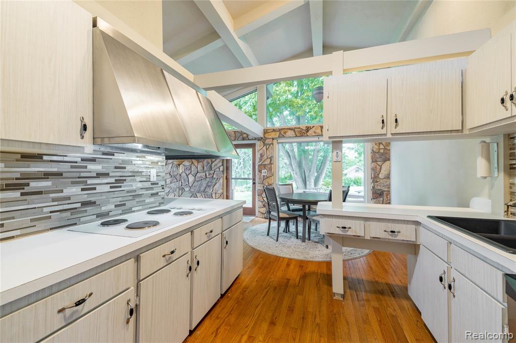472 Riverside Drive, Wyandotte, MI 48192 — Photo 10