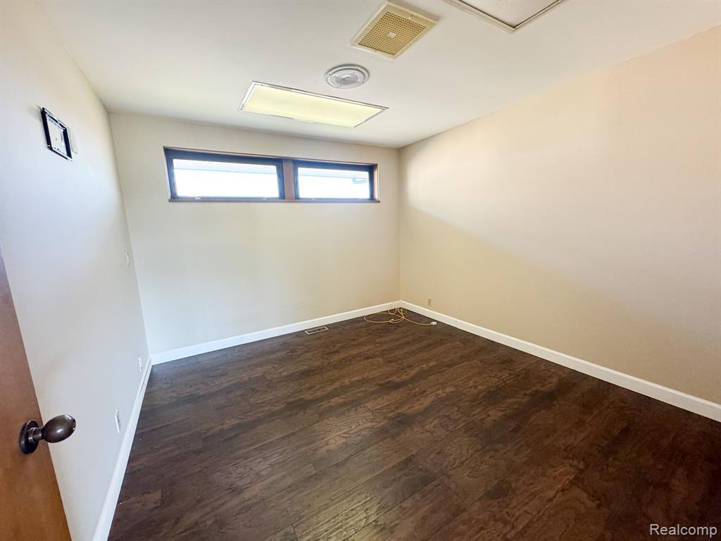 844 S MAIN Street, Lapeer, MI 48446 — Photo 15