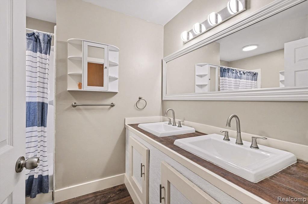 6090 Lancaster Drive, Flint, MI 48532 — Photo 20