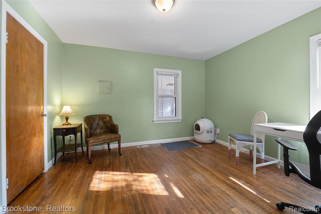 800 E BERNHARD Avenue, Hazel Park, MI 48030 — Photo 13