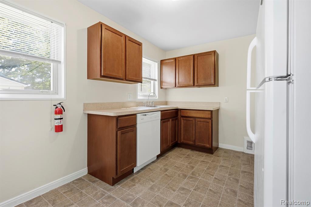 970 Champaign Road, Lincoln Park, MI 48146 — Photo 16