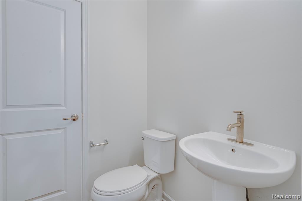 4876 Parkside Lane, Troy, MI 48085 — Photo 9