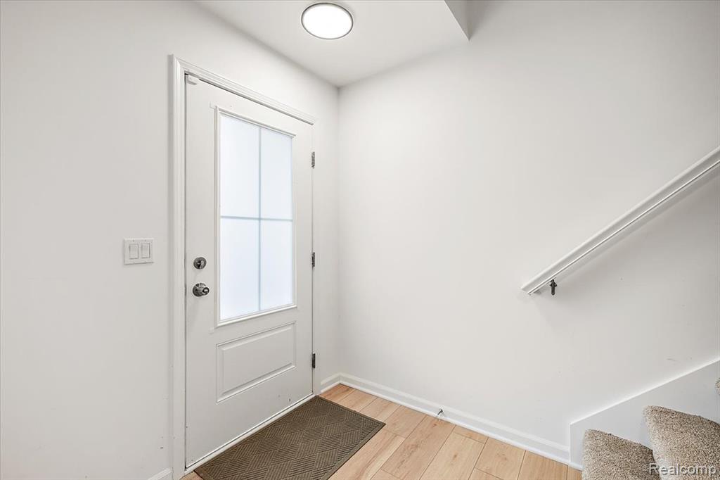 3927 Trailway Commons Circle, Auburn Hills, MI 48326 — Photo 2