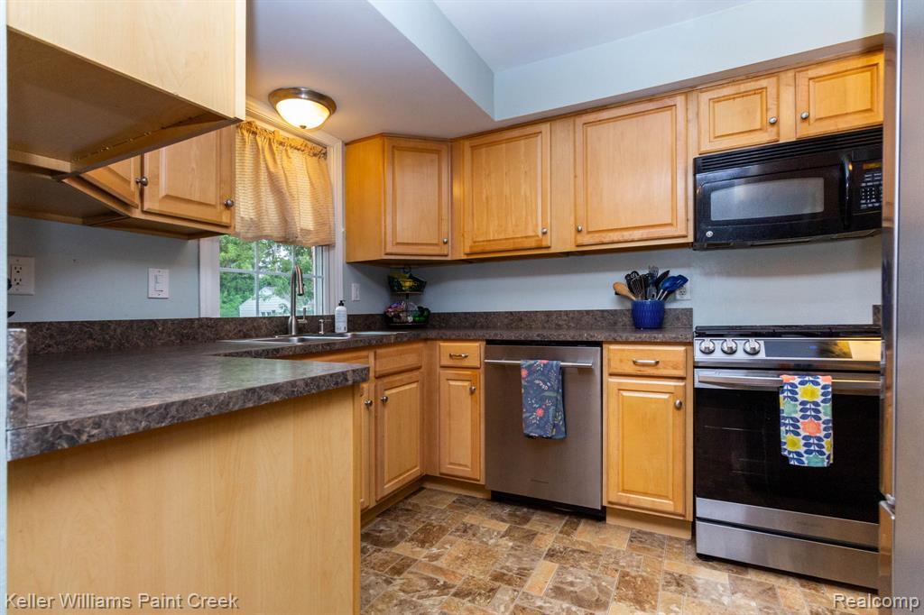 1466 Hampton Rd, Grosse Pointe Woods, MI 48236 — Photo 20