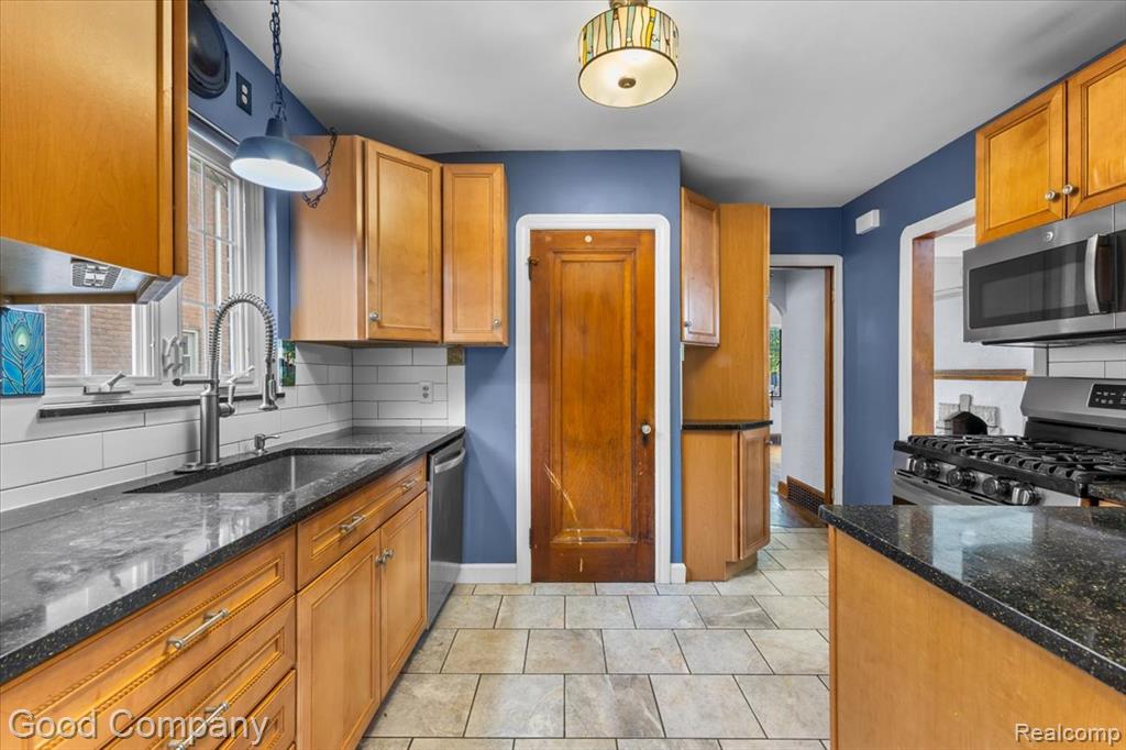 5535 Harvard Road, Detroit, MI 48224 — Photo 7