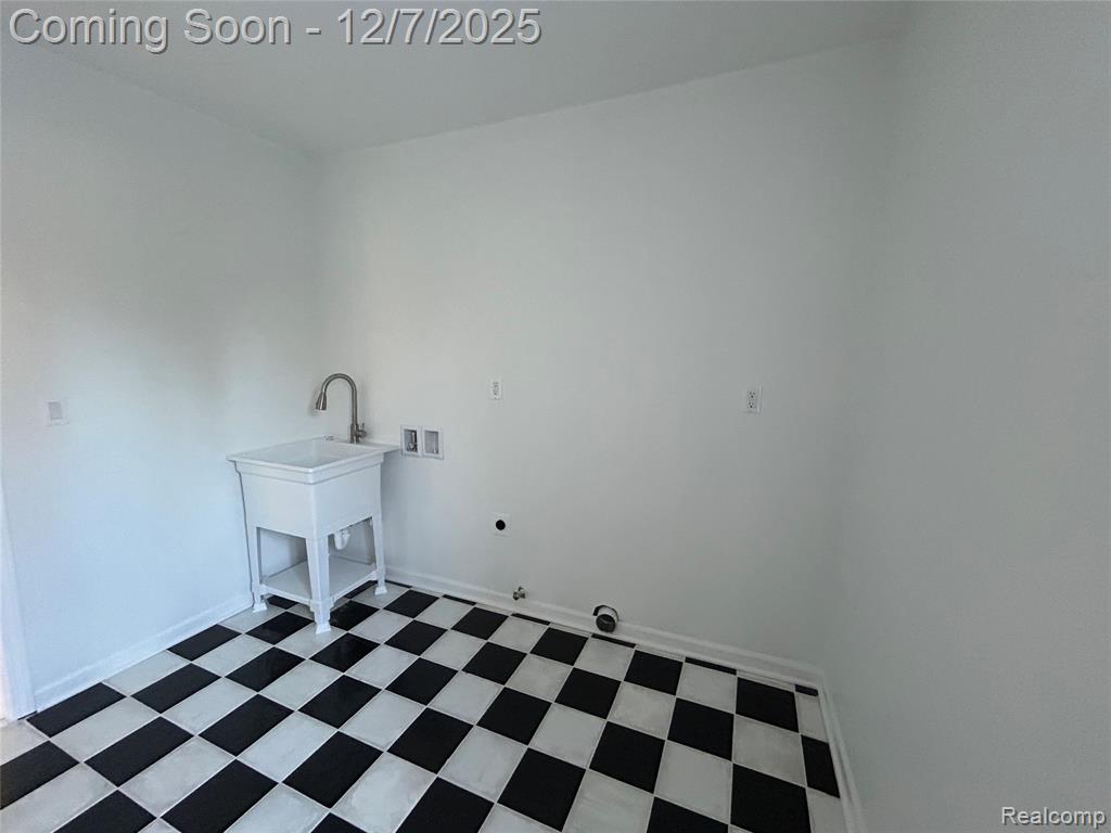 2488 Willow Beach Street, Keego Harbor, MI 48320 — Photo 20