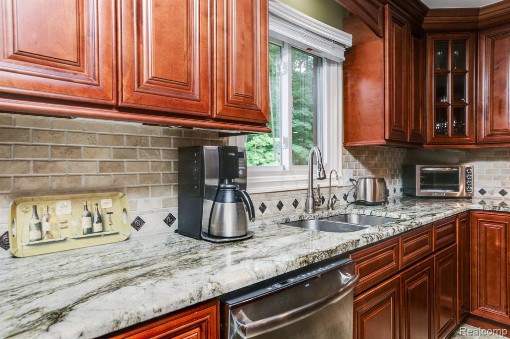 48124 LIBERTY Drive, Shelby Twp, MI 48315 — Photo 5