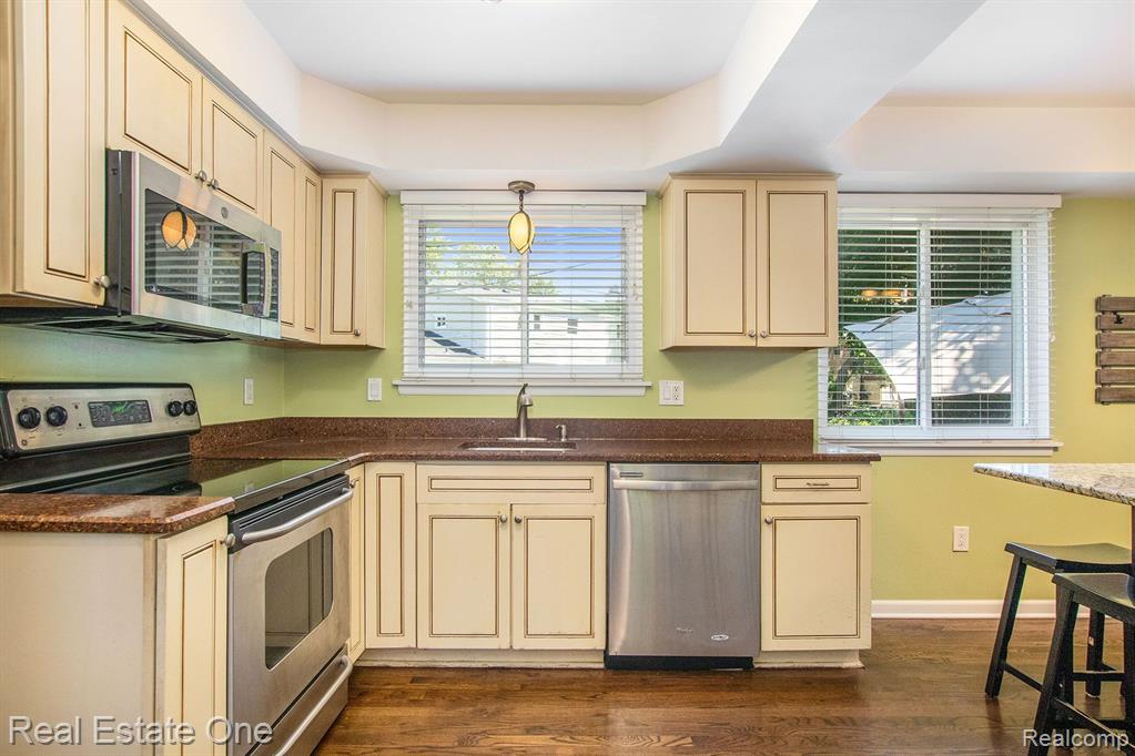 4130 RAMBLEWOOD Drive, Troy, MI 48085 — Photo 6