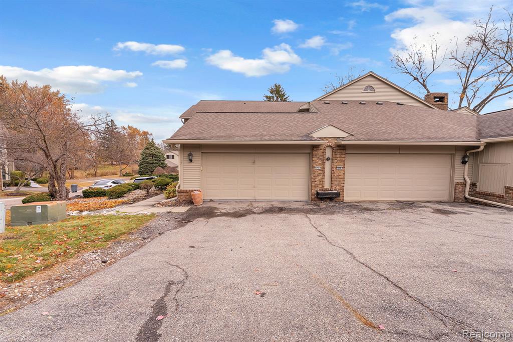 7258 Creeks Bend Court, West Bloomfield, MI — Photo 6