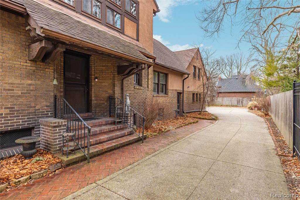 2475 Iroquois Street, Detroit, MI 48214 — front exterior