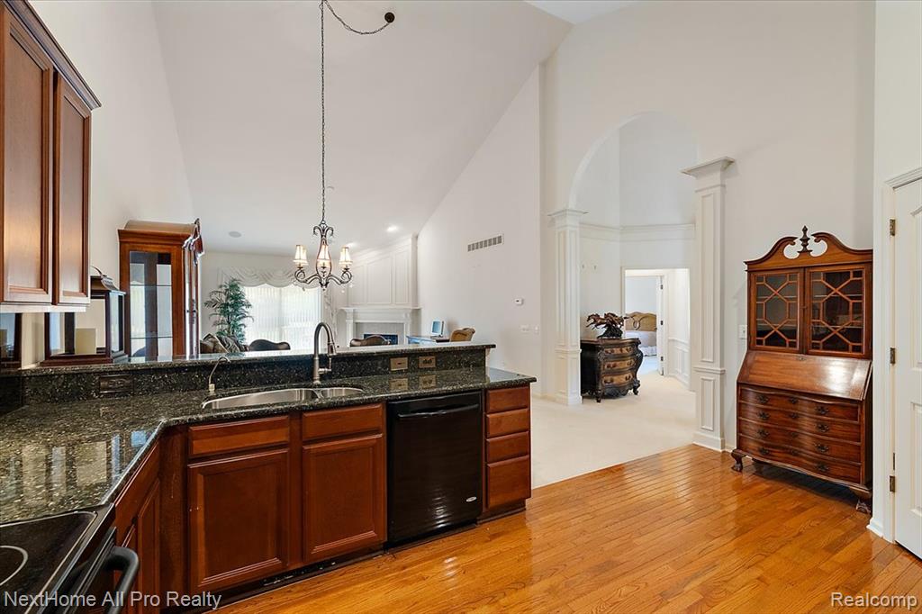 838 Knolls Landing Drive, 6, Milford, MI 48381 — Photo 16