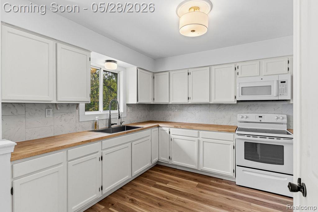 233 Peninsula Lake Drive, Highland, MI — Photo 17