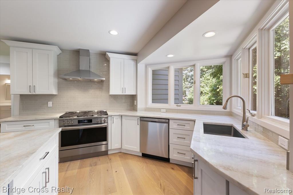 6258 Lindsay Court, West Bloomfield, MI 48324 — Photo 19