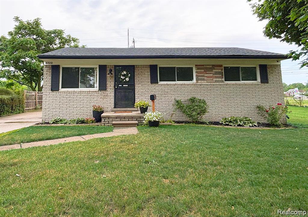 8220 Rivard Avenue, Warren, MI 48089