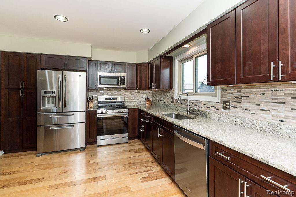 44053 TERRICAR Lane, Clinton Twp, MI 48038 — Photo 9