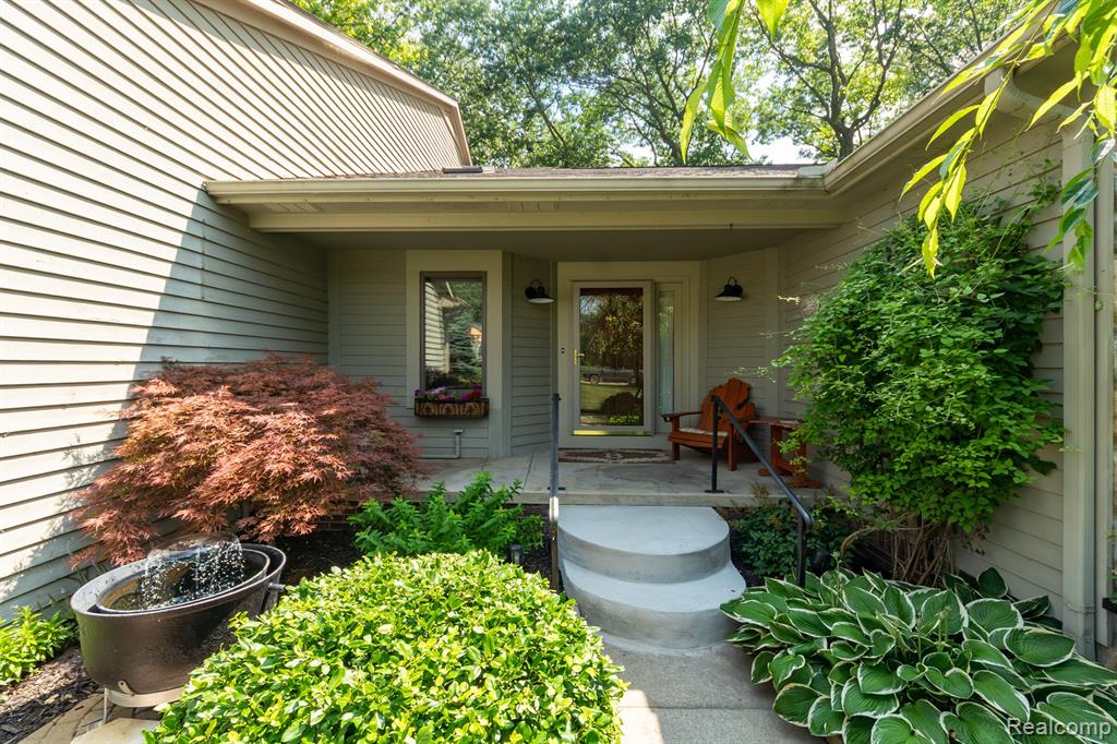 6939 West Ridge Drive, Brighton, MI 48116 — Photo 8