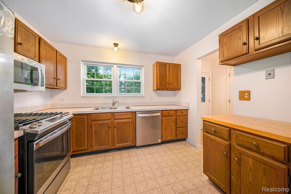 3510 BURBANK Drive, Ann Arbor, MI 48105 — Photo 11