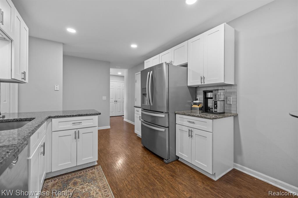 4687 Fairway Court, Waterford, MI 48328 — Photo 14