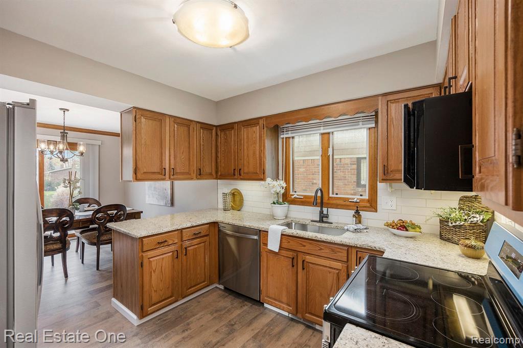 51860 SALVATORI Drive, Chesterfield, MI 48047 — Photo 12