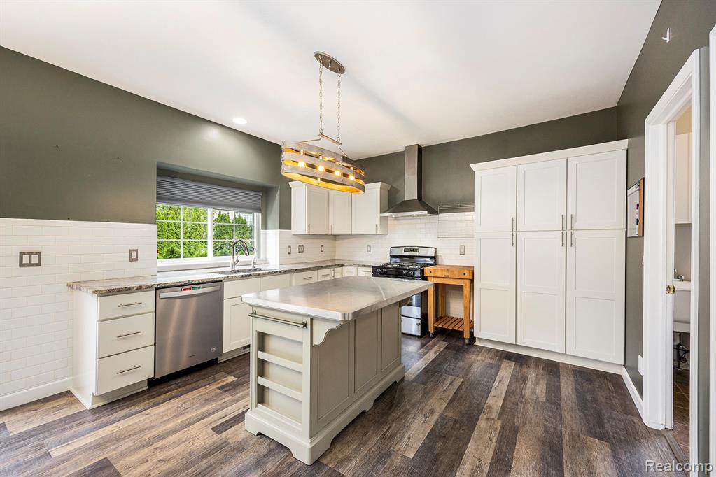 49620 Dunhill Drive, Macomb, MI 48044 — Photo 10