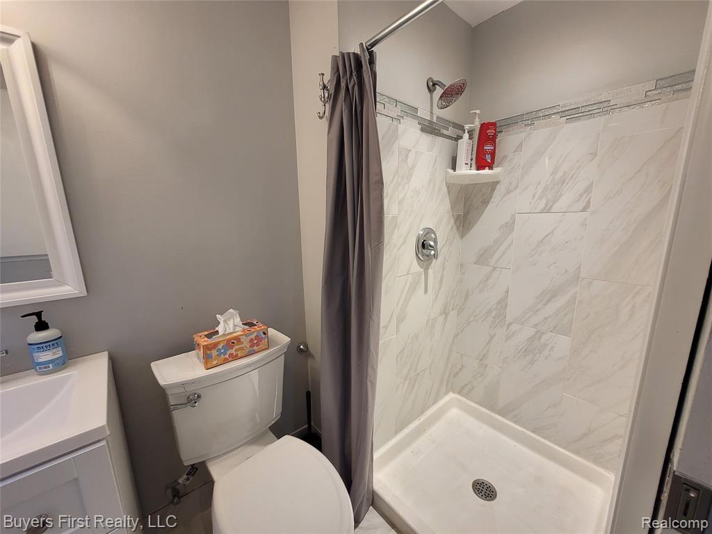 14710 Loretta Place, Oak Park, MI 48237 — Photo 17