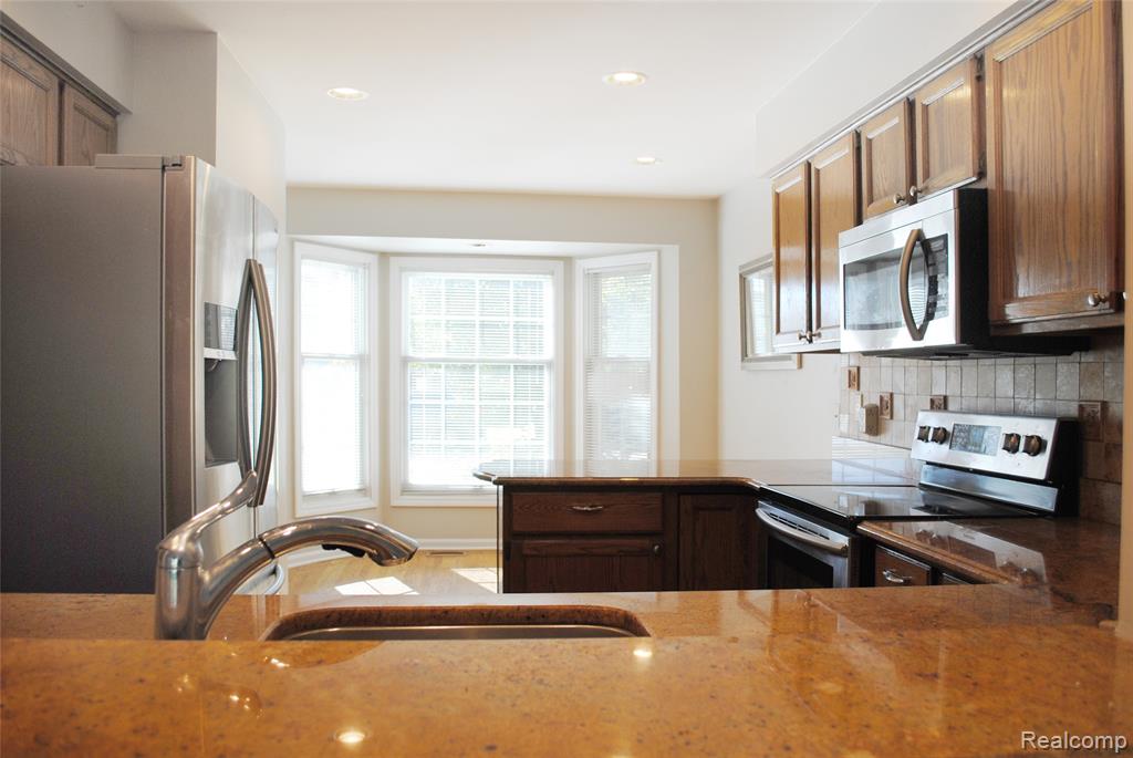 719 Upper Scotsborough Way, Bloomfield Hills, MI 48304 — Photo 9