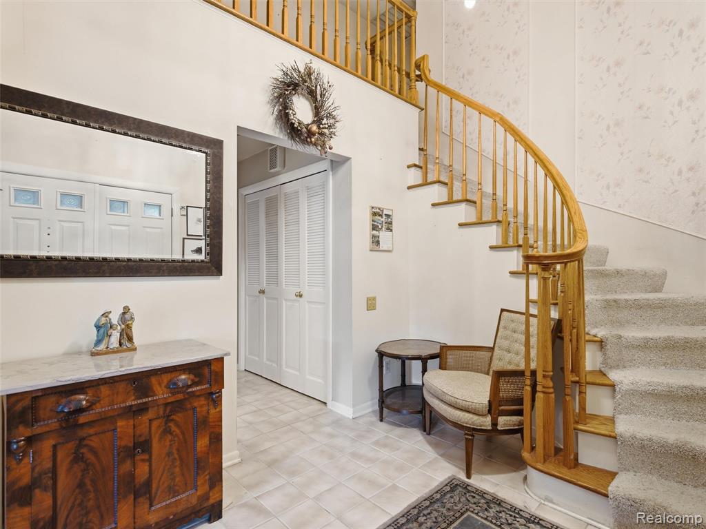 883 Briarcliff Drive, Grosse Pointe, MI 48236 — Photo 4