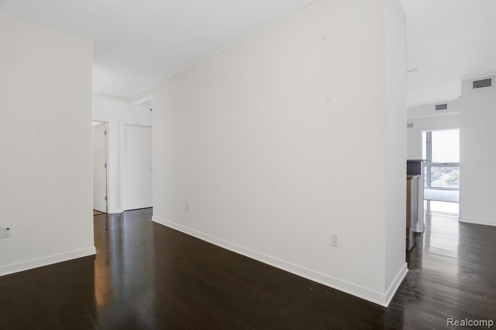 432 S WASHINGTON Avenue, 1204, Royal Oak, MI 48067 — Photo 22