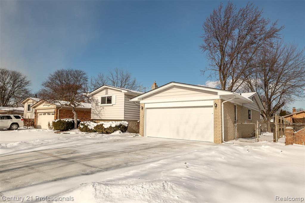 4939 Duchess Drive, Sterling Heights, MI 48310 — Photo 48