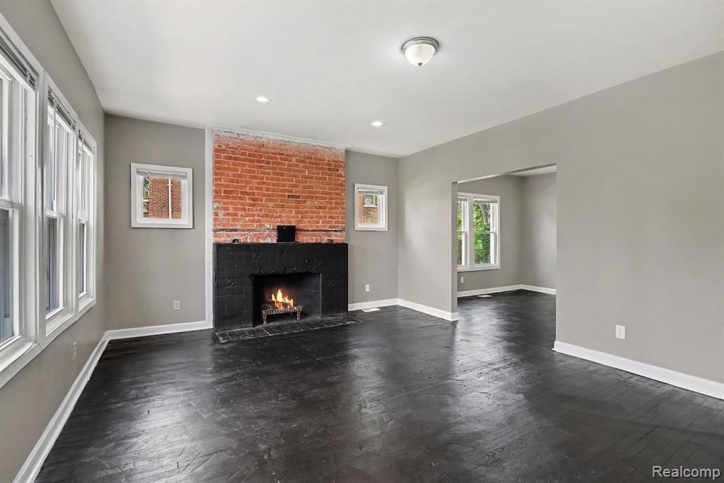 2731 Elmhurst Street - Photo 4