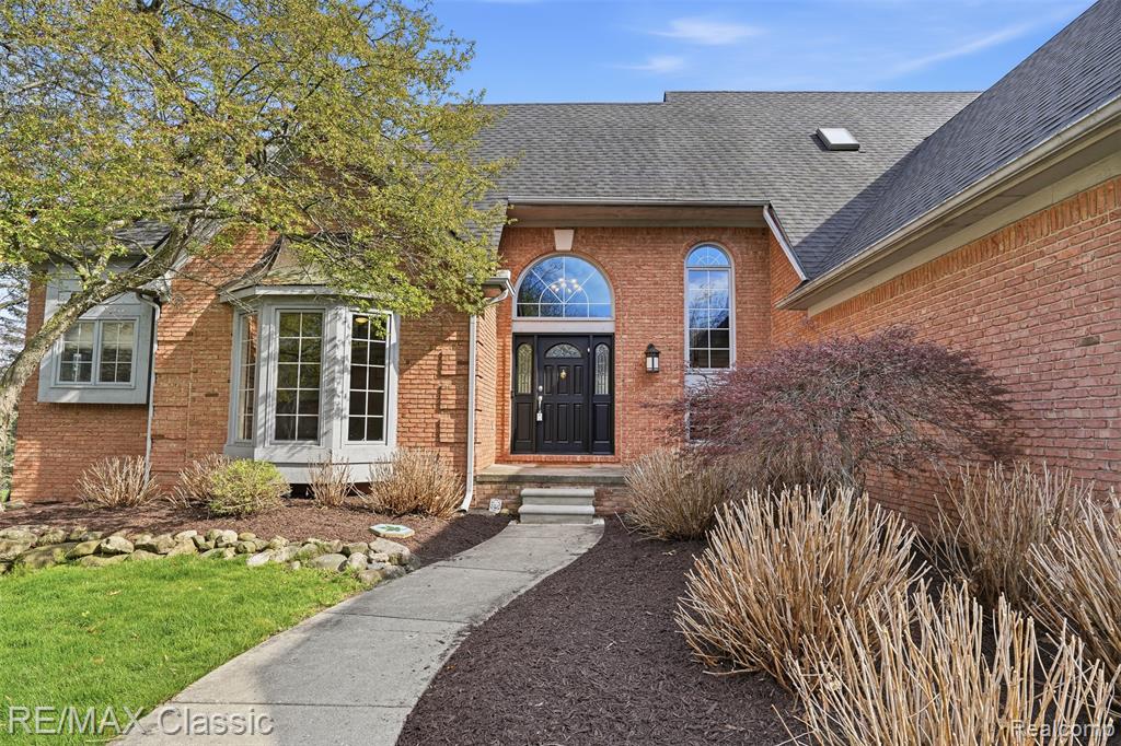 1726 Pondview Lane, Commerce Twp, MI 48382 — Photo 8