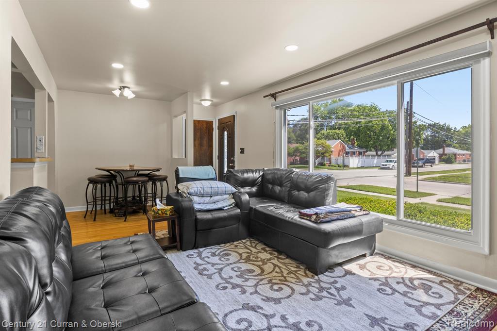 589 HELEN Street, Garden City, MI — Photo 9