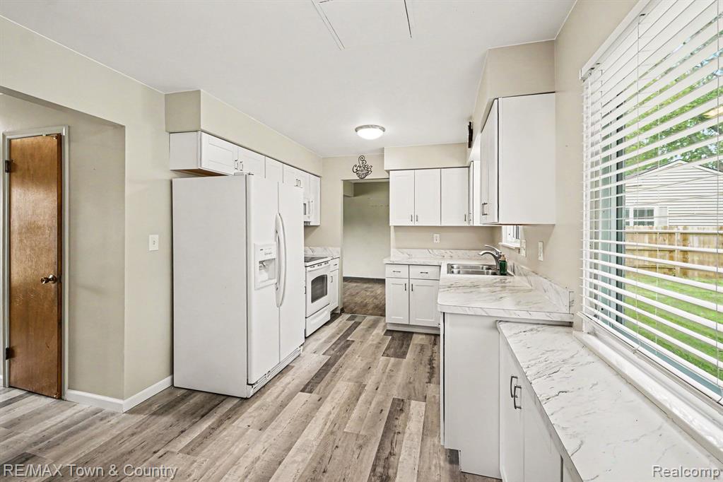 405 Terrace Drive, Flushing, MI 48433 — Photo 8