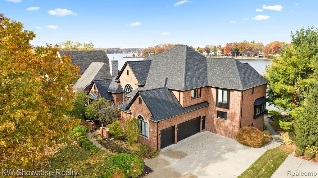 8579 PINE COVE Drive, Commerce Twp, MI 48382 — Photo 17
