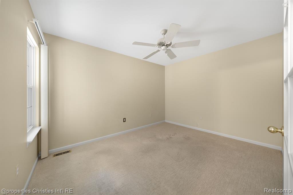 43450 COVE Drive, Clinton Twp, MI 48038 — Photo 11